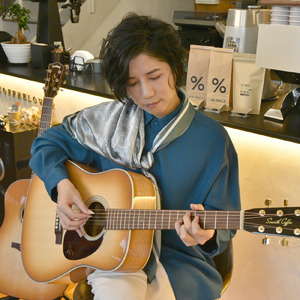 叶凯薇穿透明瑜伽裤
